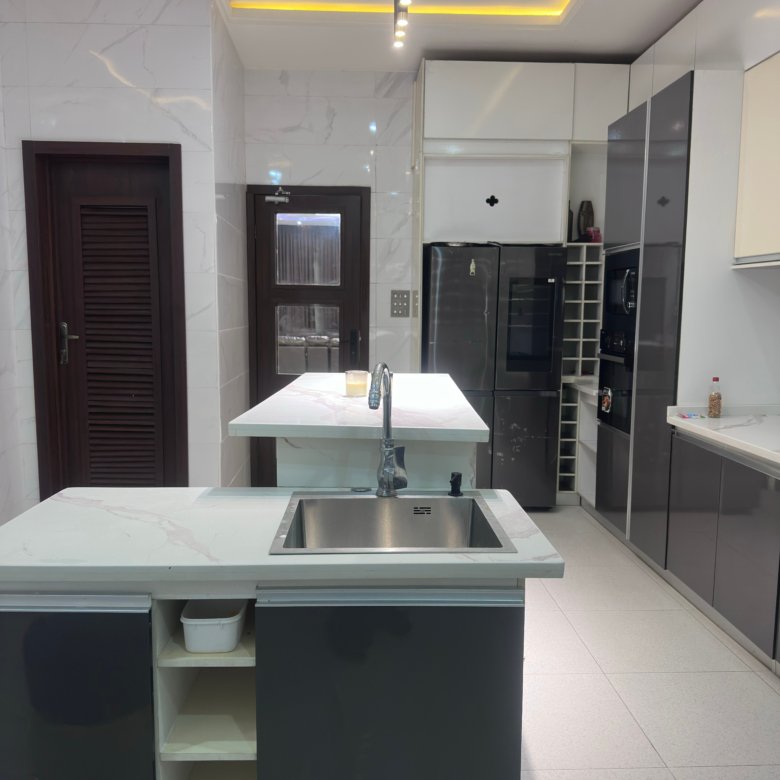 6 bedroom house for sale in Ajah