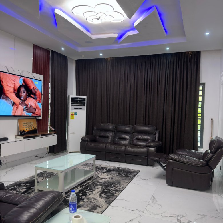 6 bedroom house for sale in Ajah